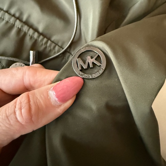 Michael Kors Green Lightweight Anorak Rain Jacket Hood w/Drawstrings Size: Med - Picture 11 of 16